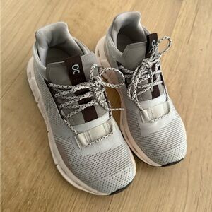 ON Cloudnova Sneakers